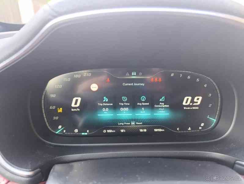 MG HS 1,5   TGI Exlusive / prosinec 2023 - foto 6