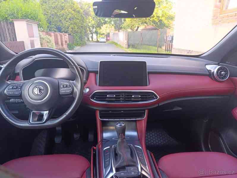 MG HS 1,5   TGI Exlusive / prosinec 2023 - foto 4