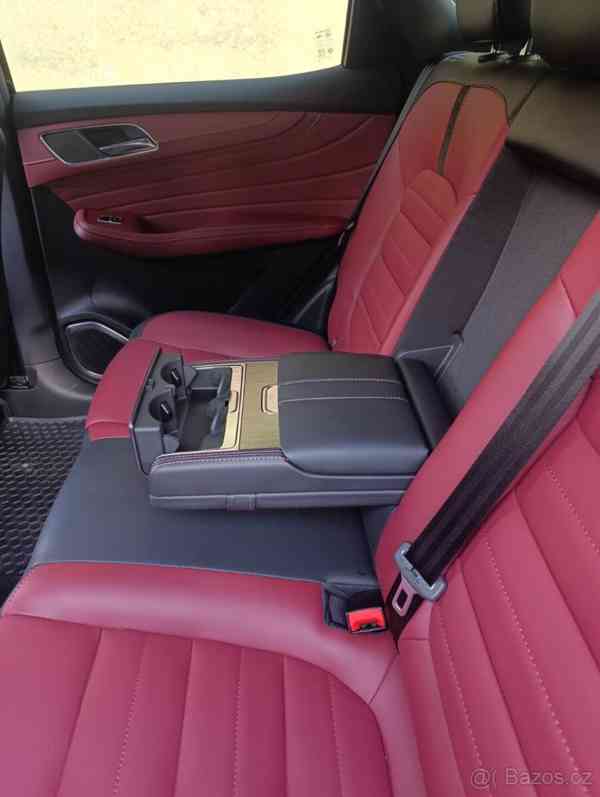 MG HS 1,5   TGI Exlusive / prosinec 2023 - foto 15