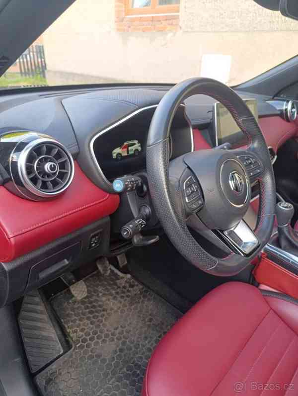 MG HS 1,5   TGI Exlusive / prosinec 2023 - foto 8
