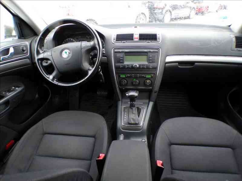 Škoda Octavia 1,6 FSI AUTOMAT,TAŽNÉ ZAŘ. - foto 5