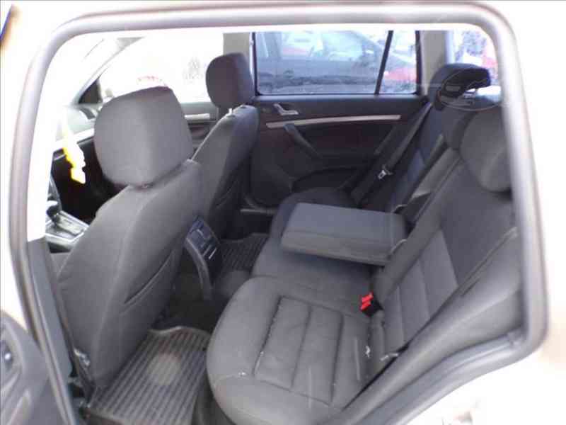Škoda Octavia 1,6 FSI AUTOMAT,TAŽNÉ ZAŘ. - foto 10