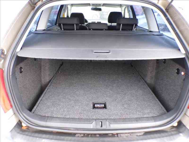 Škoda Octavia 1,6 FSI AUTOMAT,TAŽNÉ ZAŘ. - foto 11