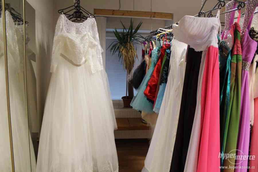 Výprodej obchodu - nové Společenské a Svatební šaty 100ks - foto 3