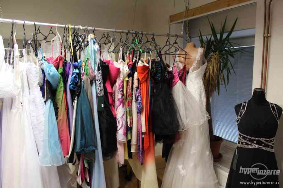 Výprodej obchodu - nové Společenské a Svatební šaty 100ks - foto 6