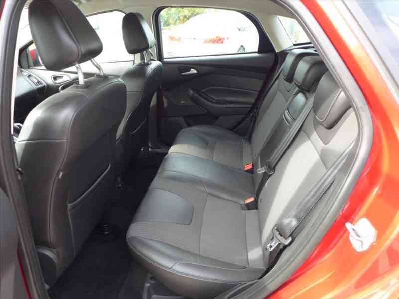 Ford Focus 1,6 i TITANIUM, TAŽNÉ, VÝHŘEV - foto 6