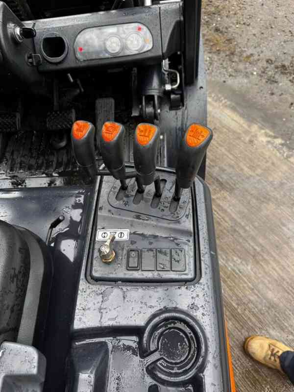 DOOSAN PRO5 25 rok 2016 2200hrs GAS 4,3m 2,5t FORKLIFT - foto 8