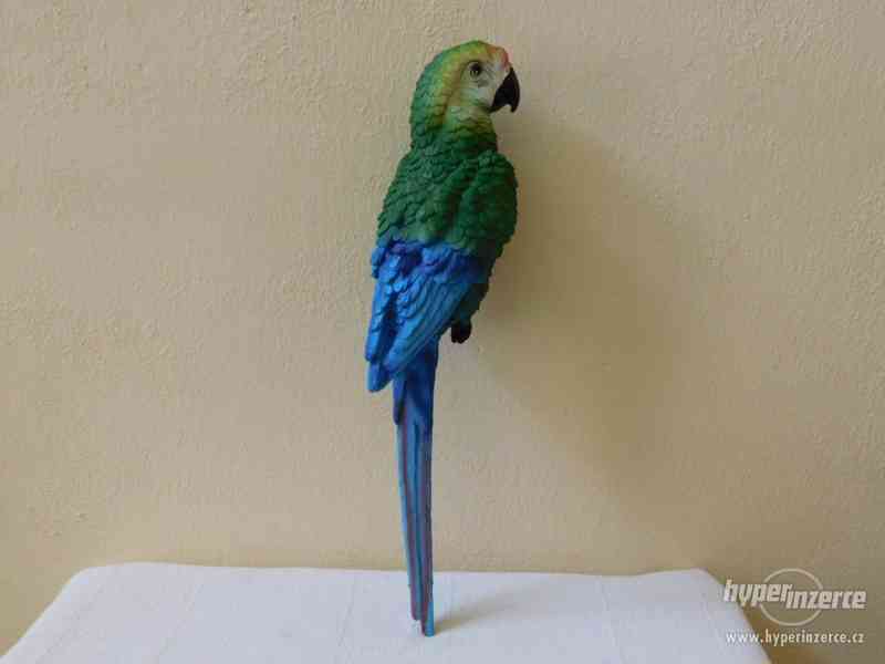 Papoušek Ara - soška - foto 1