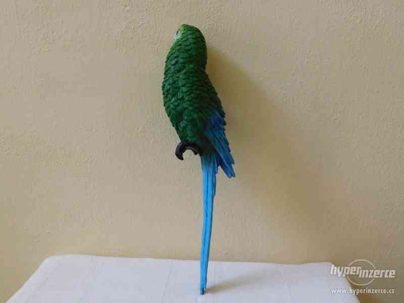 Papoušek Ara - soška - foto 2