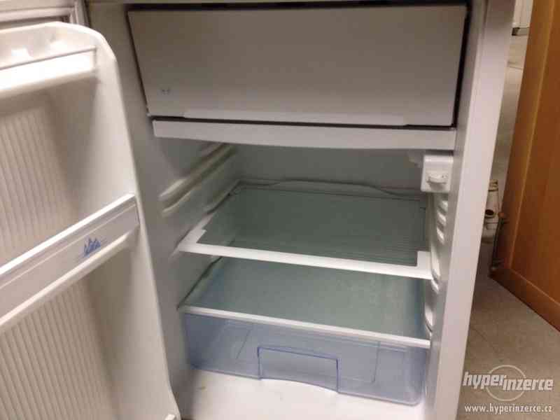 Malá lednice s mrazničku Beko se zárukou - foto 4