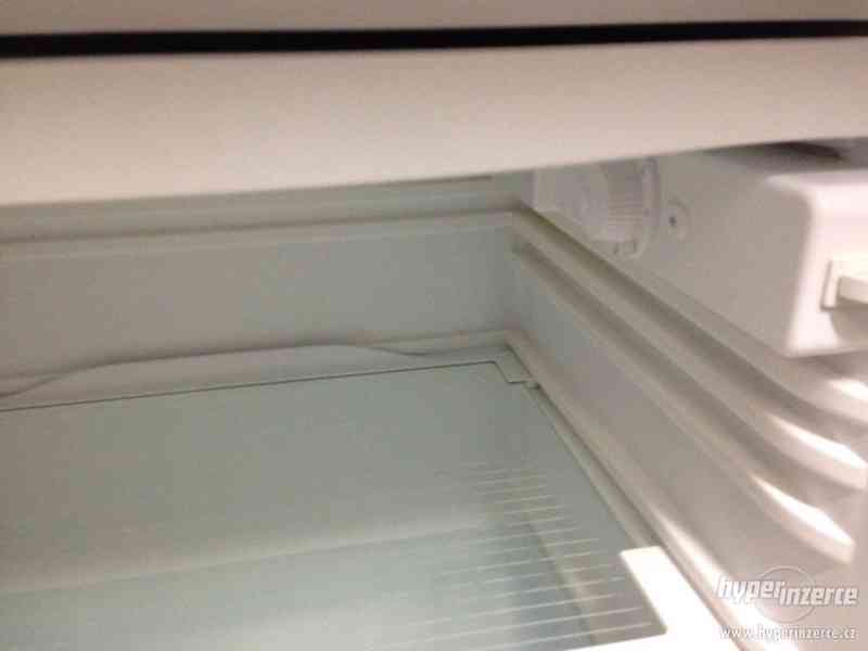 Malá lednice s mrazničku Beko se zárukou - foto 7