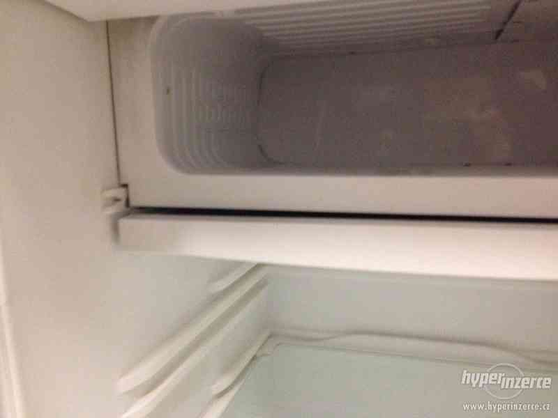 Malá lednice s mrazničku Beko se zárukou - foto 8