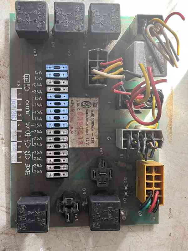 Zapalování a pojistkovka FAVORIT - FORMAN - foto 6