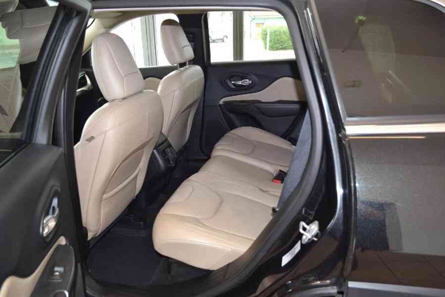Jeep Cherokee 2.2M-jet/4x4/AT/147kW - foto 8