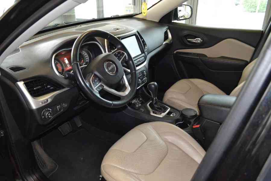 Jeep Cherokee 2.2M-jet/4x4/AT/147kW - foto 7