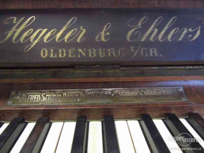 Staré hrající piano - foto 1