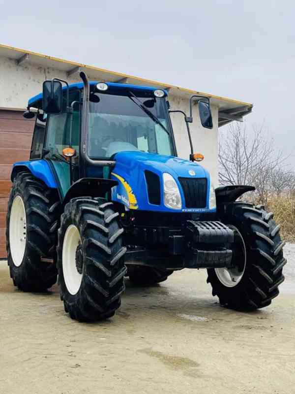 Traktor New Holland T5050 - foto 1