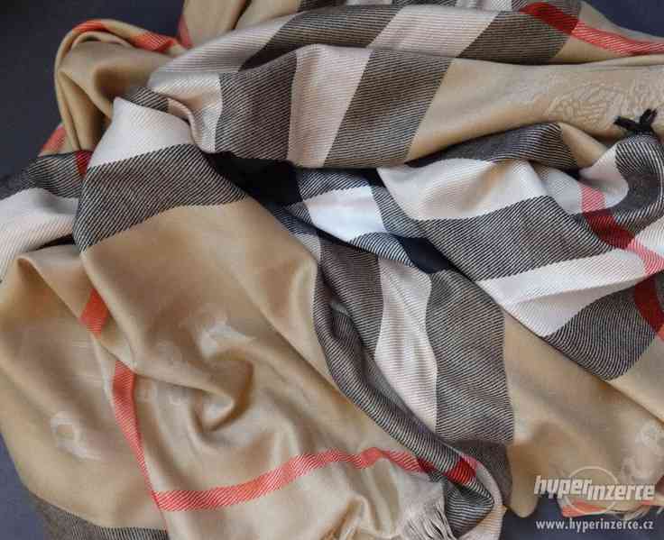 Pléd / šátek Burberry - foto 3