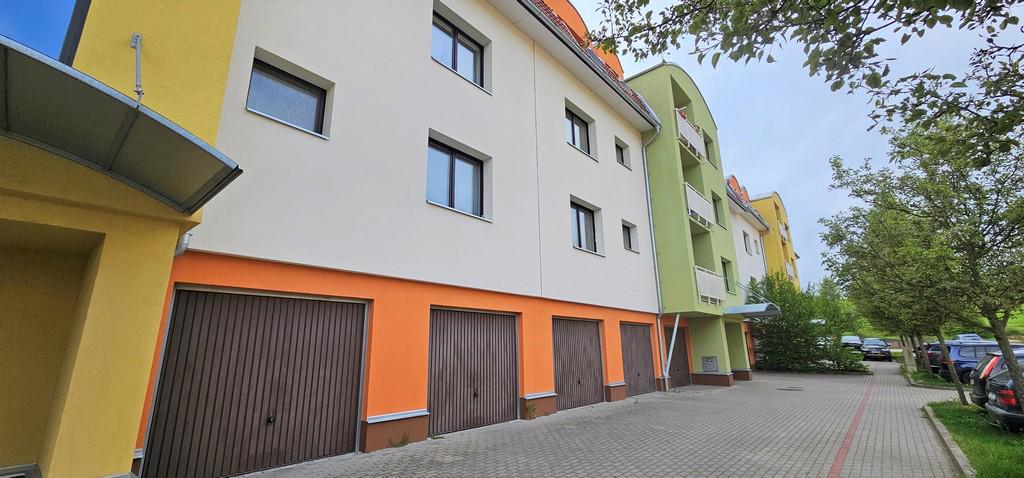 PRODEJ SAMOSTATNÉ GARÁŽE V BYTOVÉM DOMĚ, STŘELICE U BRNA  - foto 6