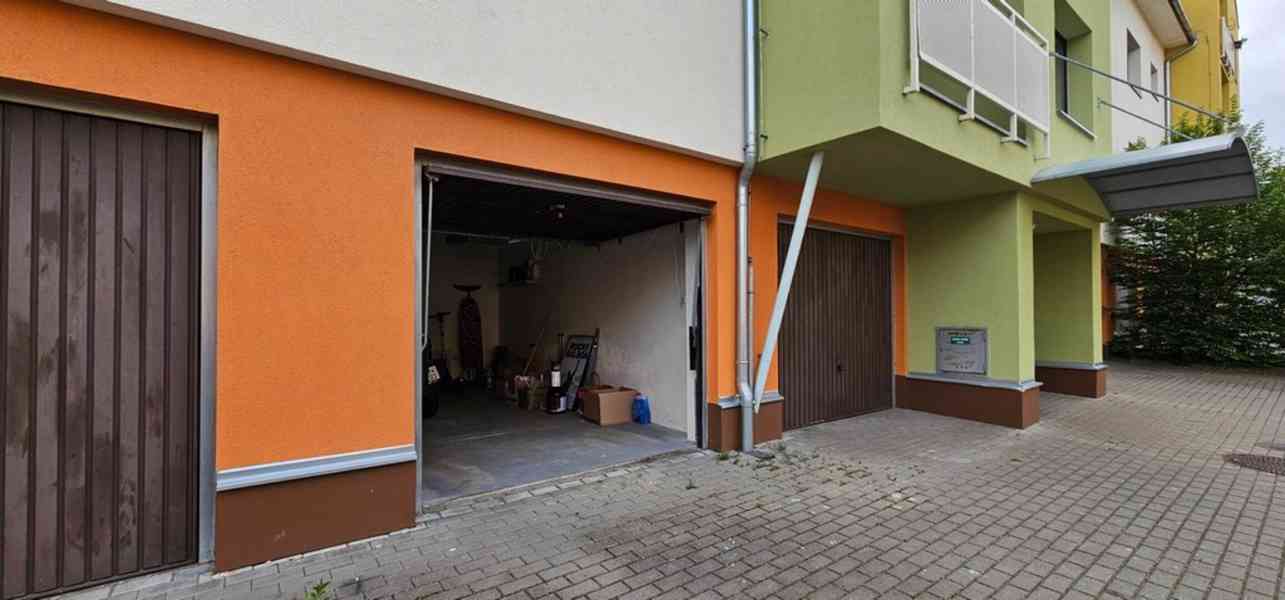 PRODEJ SAMOSTATNÉ GARÁŽE V BYTOVÉM DOMĚ, STŘELICE U BRNA  - foto 3
