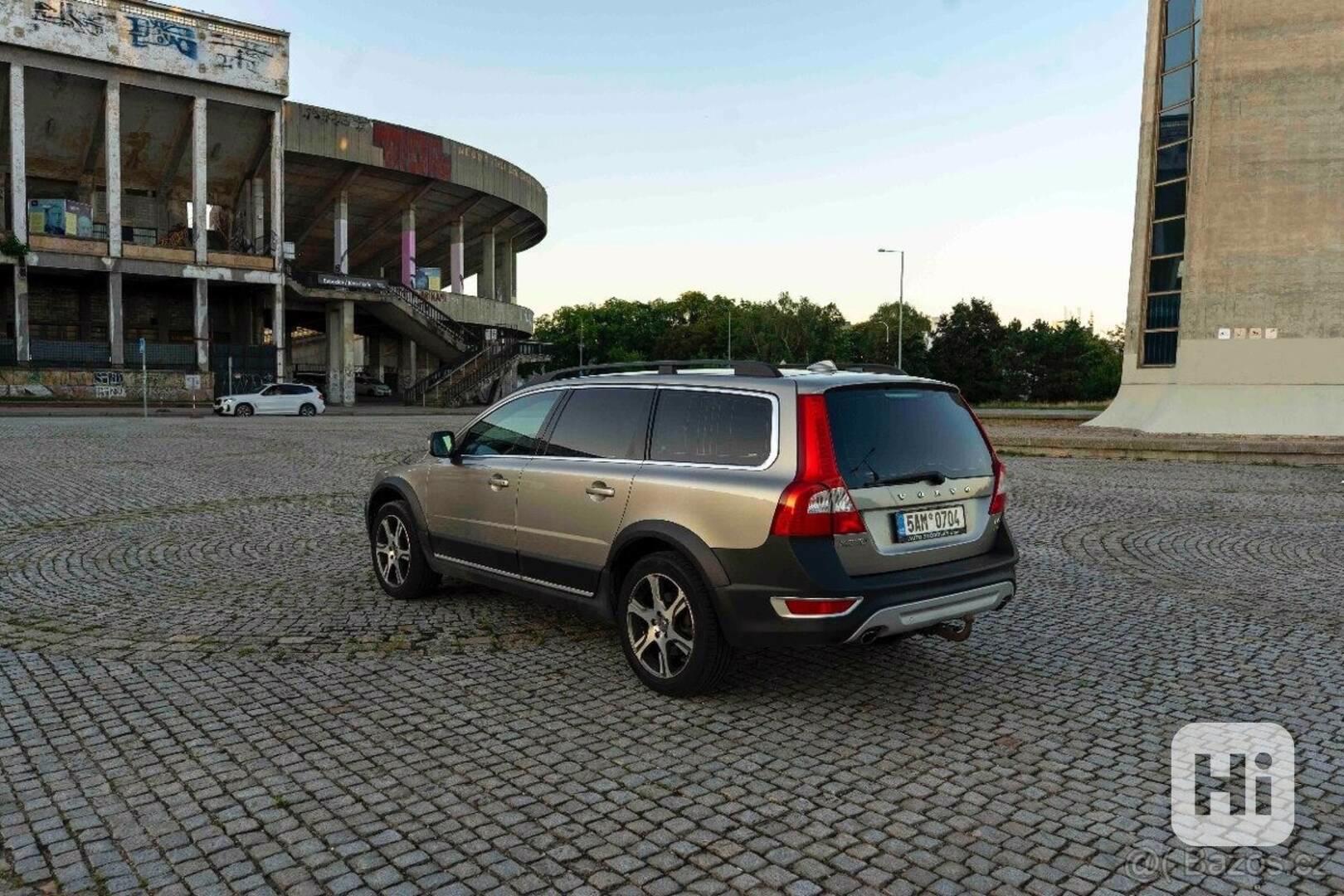 Volvo XC70 2,4   D5 2013, 4x4 – Výborný stav - foto 1