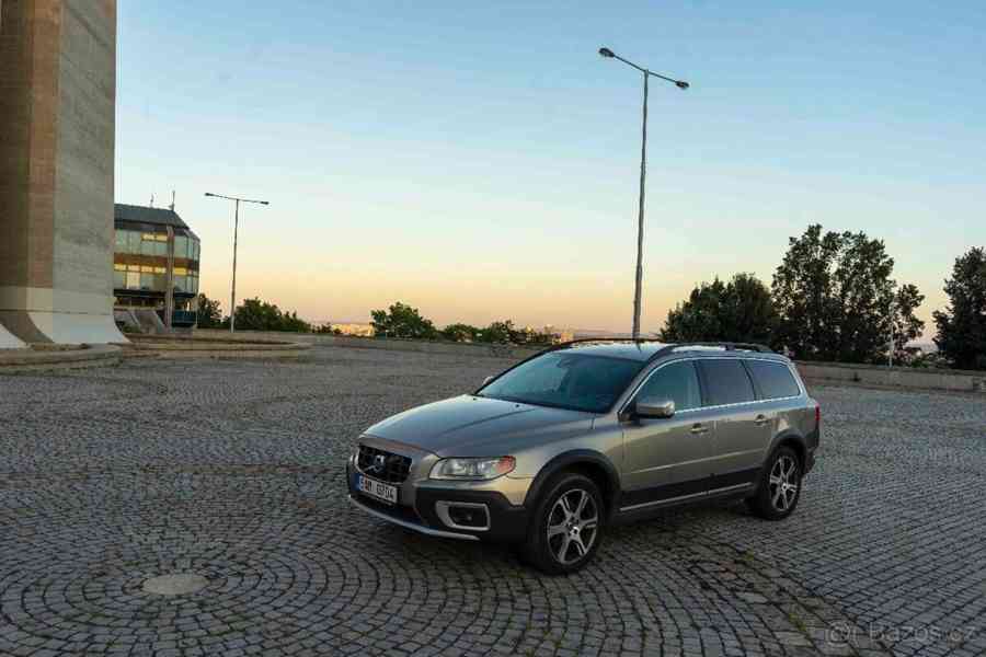 Volvo XC70 2,4 D5 2013, 4x4 – Výborný stav - foto 2