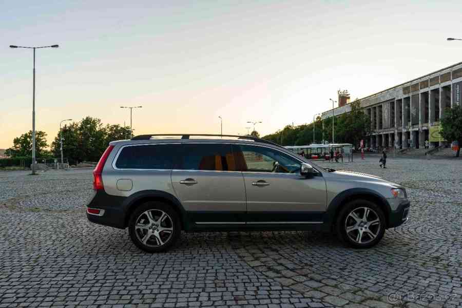 Volvo XC70 2,4 D5 2013, 4x4 – Výborný stav - foto 6