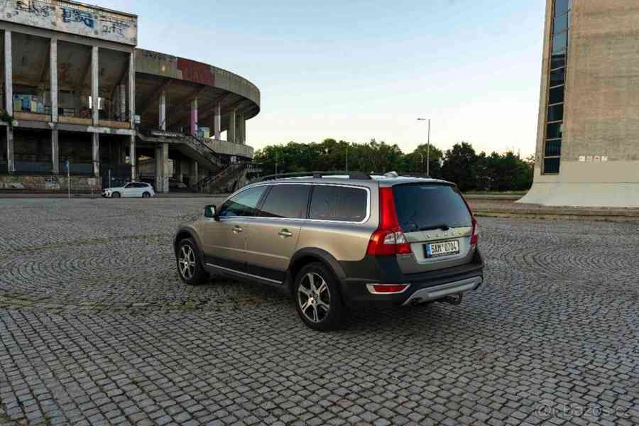 Volvo XC70 2,4 D5 2013, 4x4 – Výborný stav - foto 1