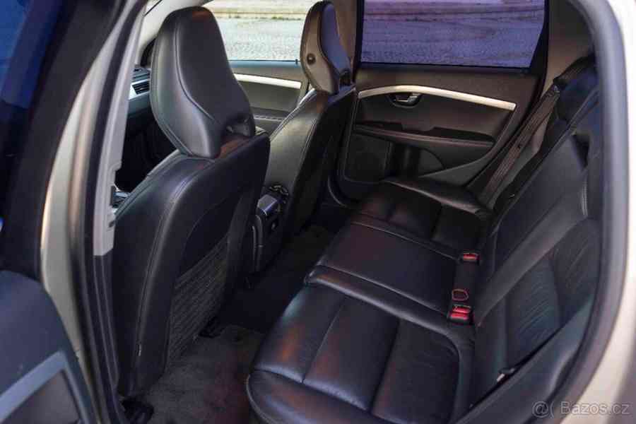 Volvo XC70 2,4 D5 2013, 4x4 – Výborný stav - foto 9