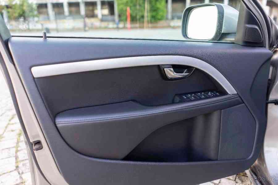 Volvo XC70 2,4 D5 2013, 4x4 – Výborný stav - foto 16
