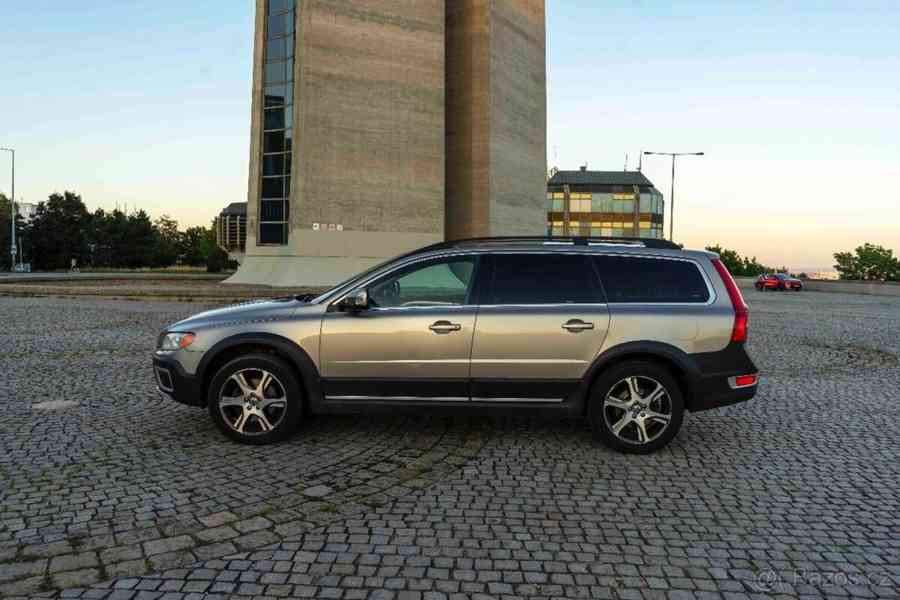 Volvo XC70 2,4 D5 2013, 4x4 – Výborný stav - foto 4