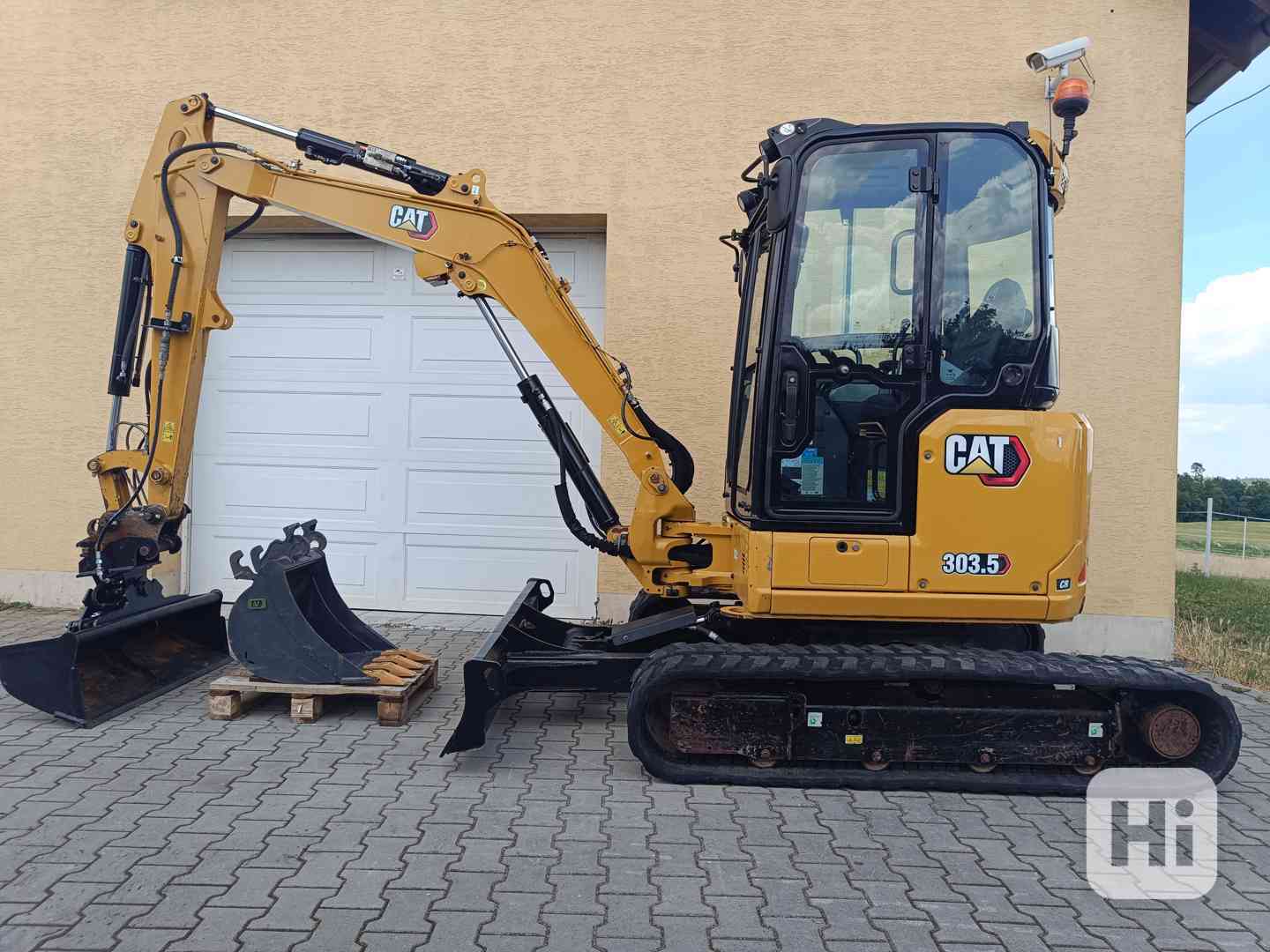 Minibagr CAT 303,5 CR 07A - r.v. 2022 - klima - foto 1