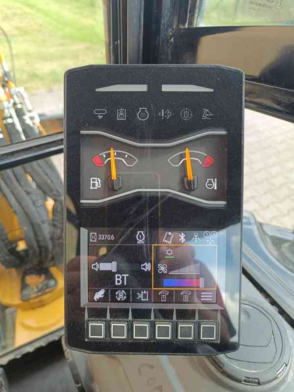 Minibagr CAT 303,5 CR 07A - r.v. 2022 - klima - foto 10