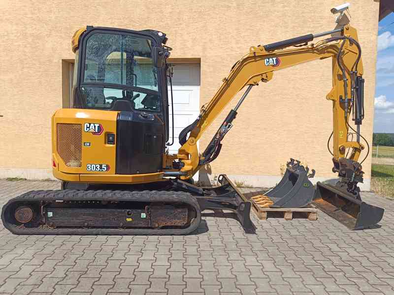 Minibagr CAT 303,5 CR 07A - r.v. 2022 - klima - foto 2