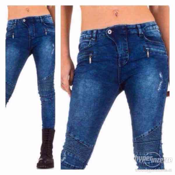 Moderní strečové džíny. - foto 4