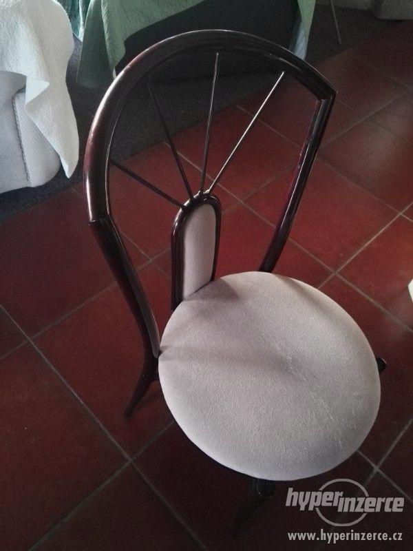 Kovové polstrované židle - foto 1
