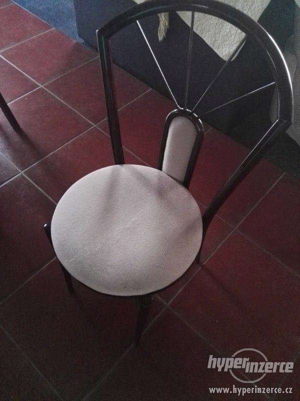 Kovové polstrované židle - foto 3