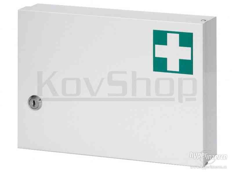 Nástěnná kovová lékárnička 28,5 x 20,5 cm - foto 1
