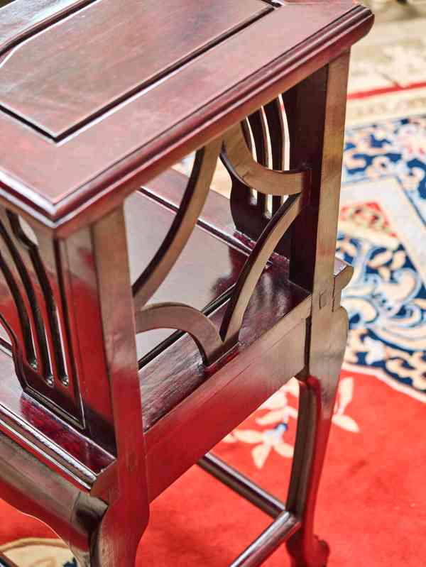 Čínské vyřezávané stolky – pár - foto 10