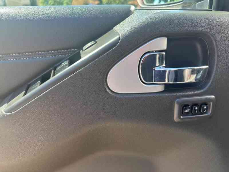 Nissan Pathfinder 2.5 dCi LE Aut. 140kw - foto 14