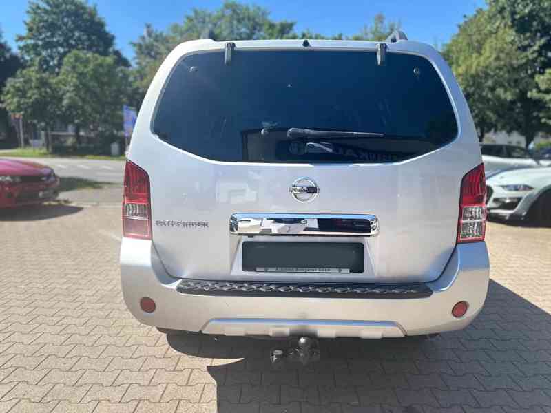 Nissan Pathfinder 2.5 dCi LE Aut. 140kw - foto 25