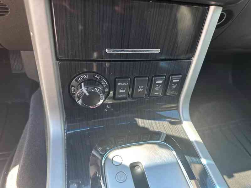 Nissan Pathfinder 2.5 dCi LE Aut. 140kw - foto 19
