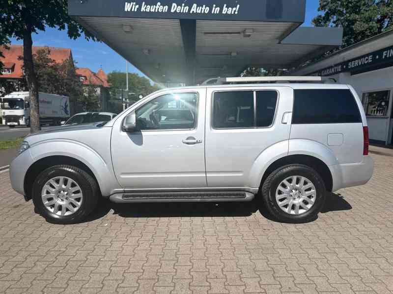 Nissan Pathfinder 2.5 dCi LE Aut. 140kw - foto 16