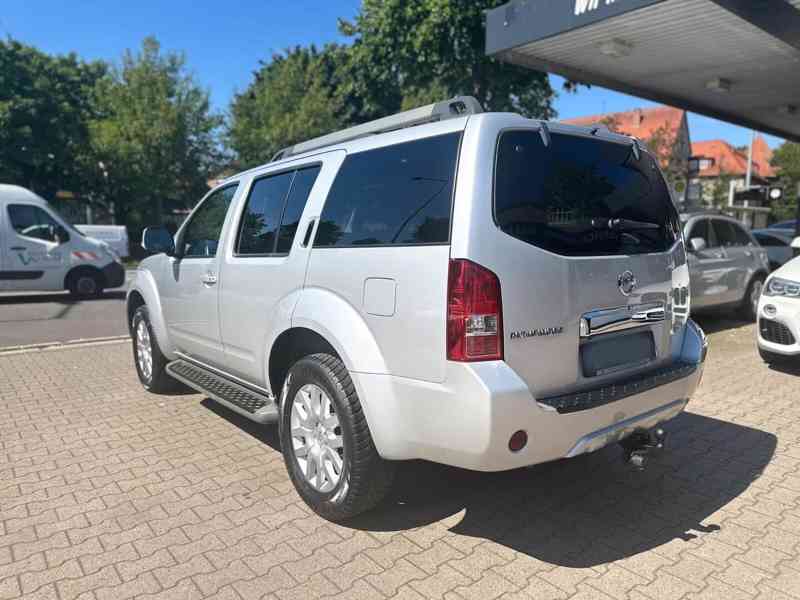 Nissan Pathfinder 2.5 dCi LE Aut. 140kw - foto 11
