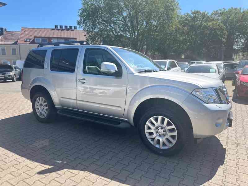 Nissan Pathfinder 2.5 dCi LE Aut. 140kw - foto 2