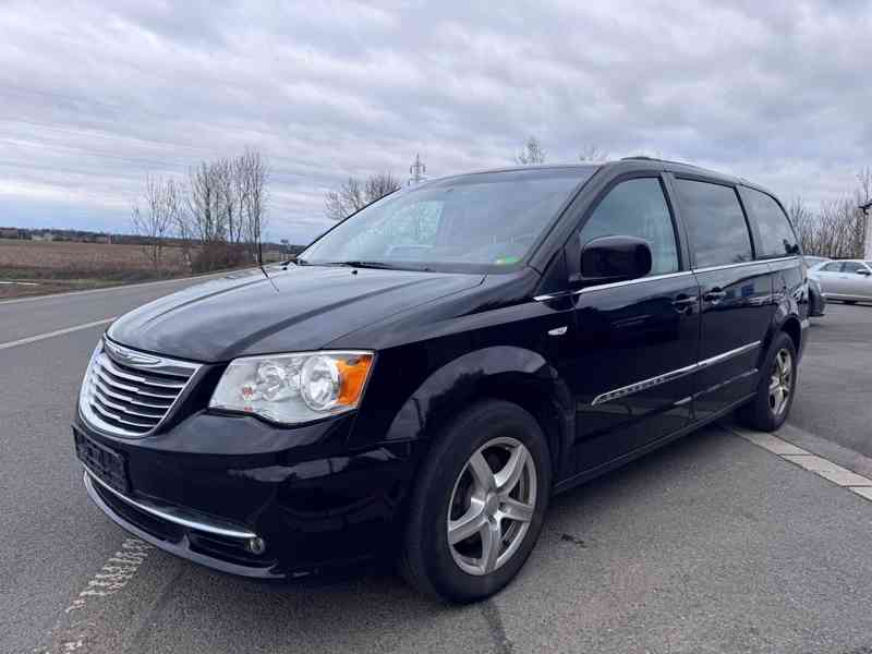 Chrysler Town Country 3,6 RT Penta DVD 2014 - foto 7