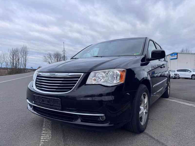 Chrysler Town Country 3,6 RT Penta DVD 2014 - foto 6