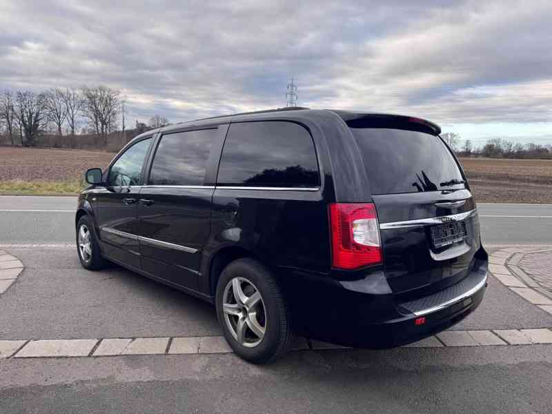 Chrysler Town Country 3,6 RT Penta DVD 2014 - foto 3