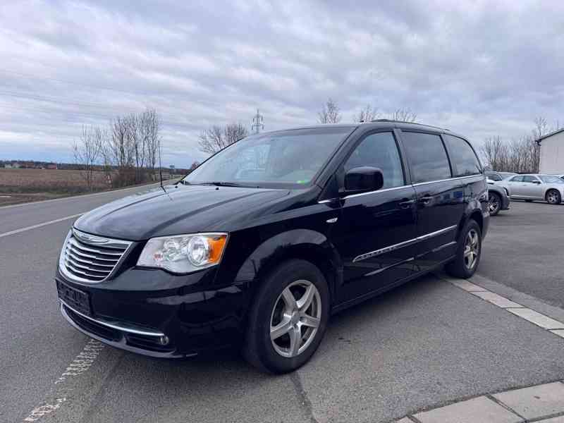 Chrysler Town Country 3,6 RT Penta DVD 2014 - foto 2