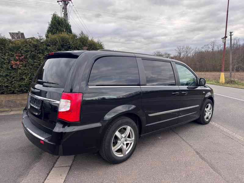 Chrysler Town Country 3,6 RT Penta DVD 2014 - foto 4